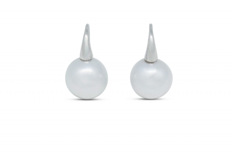 Pearl and Gold Earrings